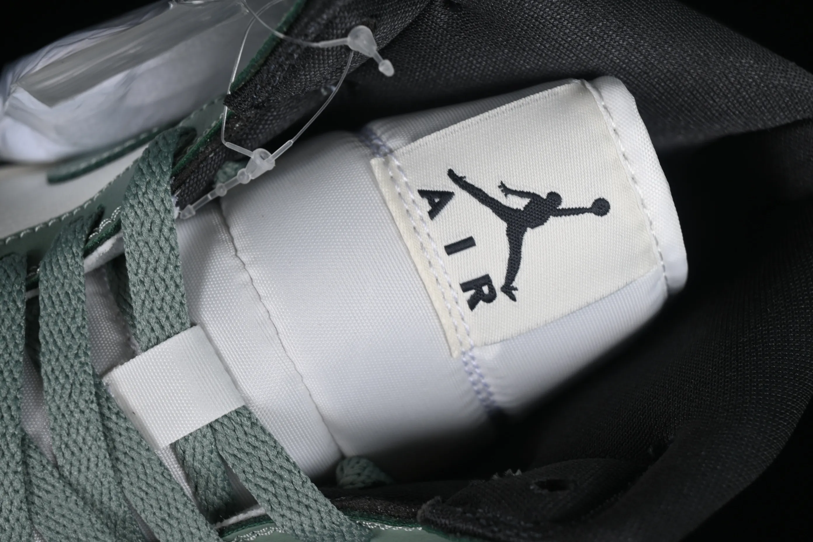 All categories Air Jordan Jordan series basketball shoes Air Jordan 1 Mid Air Jordan 1 Mid AJ1 Joe 1 fresh warm green Zhongbang basketball shoes BQ6472-130